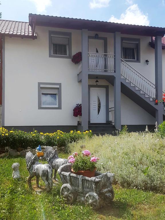Vrhovine Guesthouse Samolov מראה חיצוני תמונה