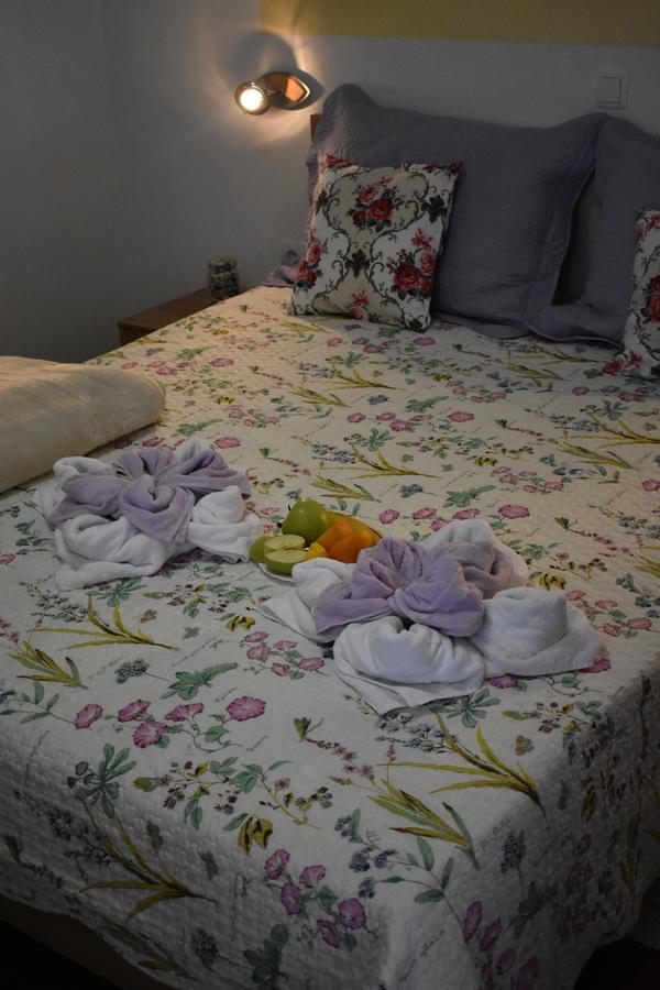 Vrhovine Guesthouse Samolov מראה חיצוני תמונה