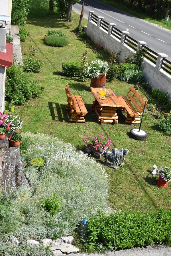 Vrhovine Guesthouse Samolov מראה חיצוני תמונה