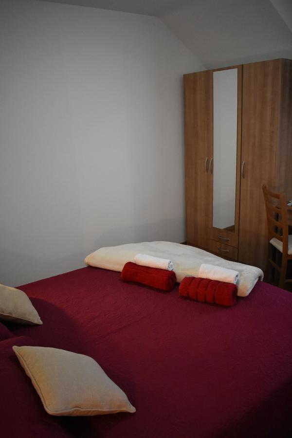 Vrhovine Guesthouse Samolov מראה חיצוני תמונה