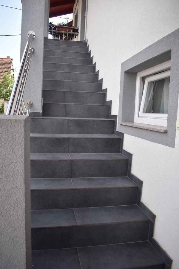 Vrhovine Guesthouse Samolov מראה חיצוני תמונה