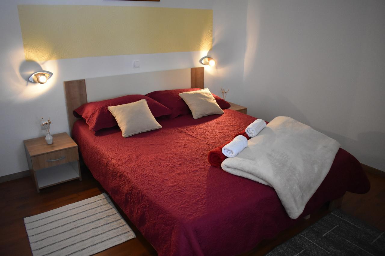 Vrhovine Guesthouse Samolov מראה חיצוני תמונה