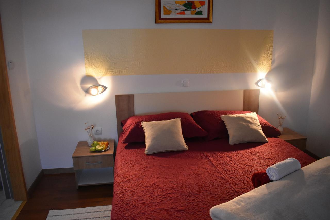 Vrhovine Guesthouse Samolov מראה חיצוני תמונה
