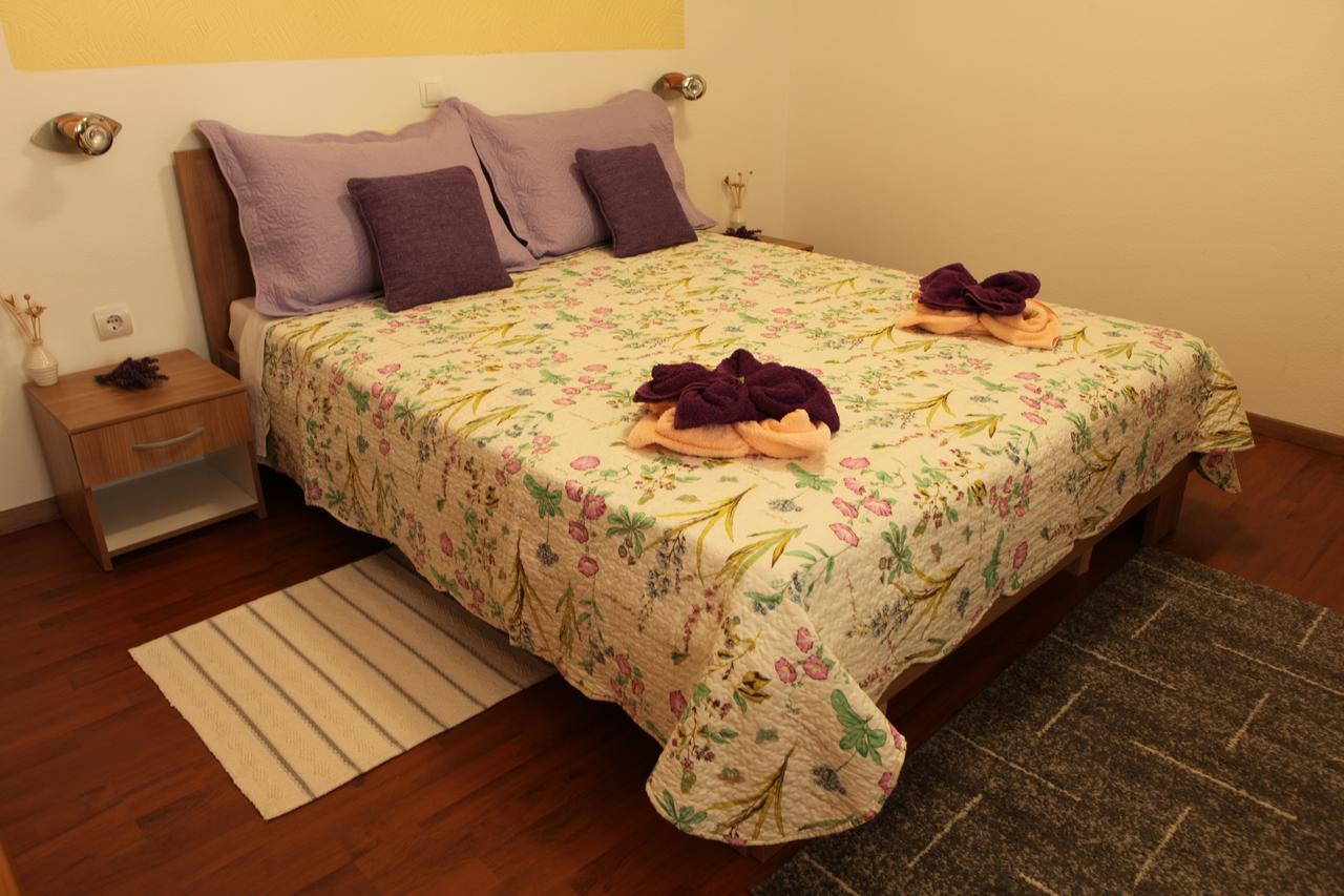 Vrhovine Guesthouse Samolov מראה חיצוני תמונה