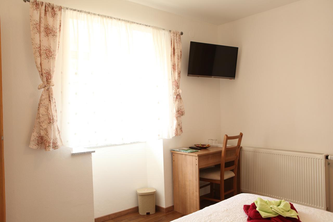 Vrhovine Guesthouse Samolov מראה חיצוני תמונה