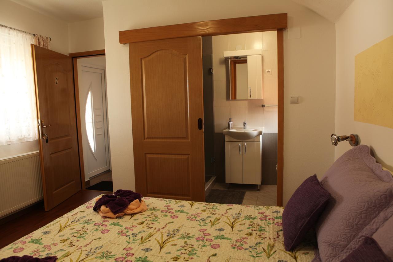 Vrhovine Guesthouse Samolov מראה חיצוני תמונה