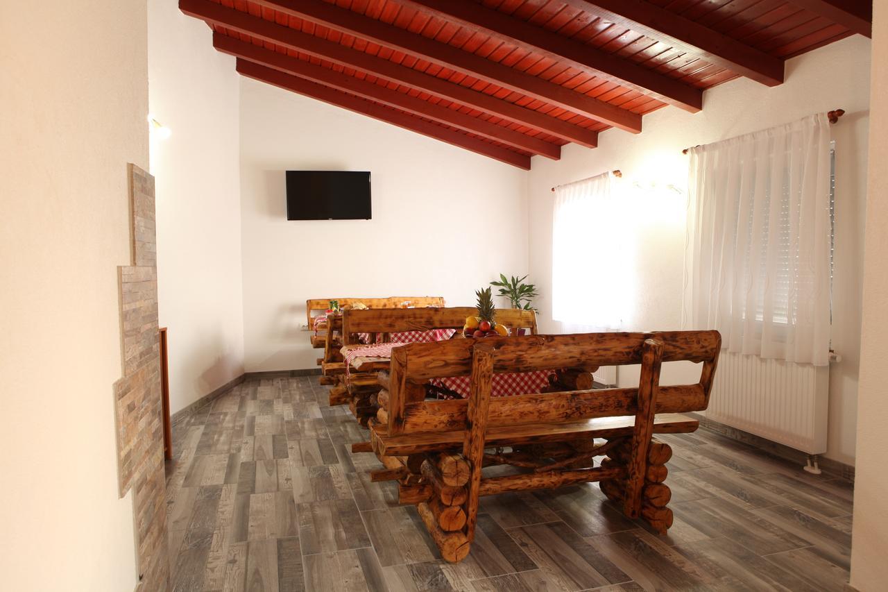 Vrhovine Guesthouse Samolov מראה חיצוני תמונה