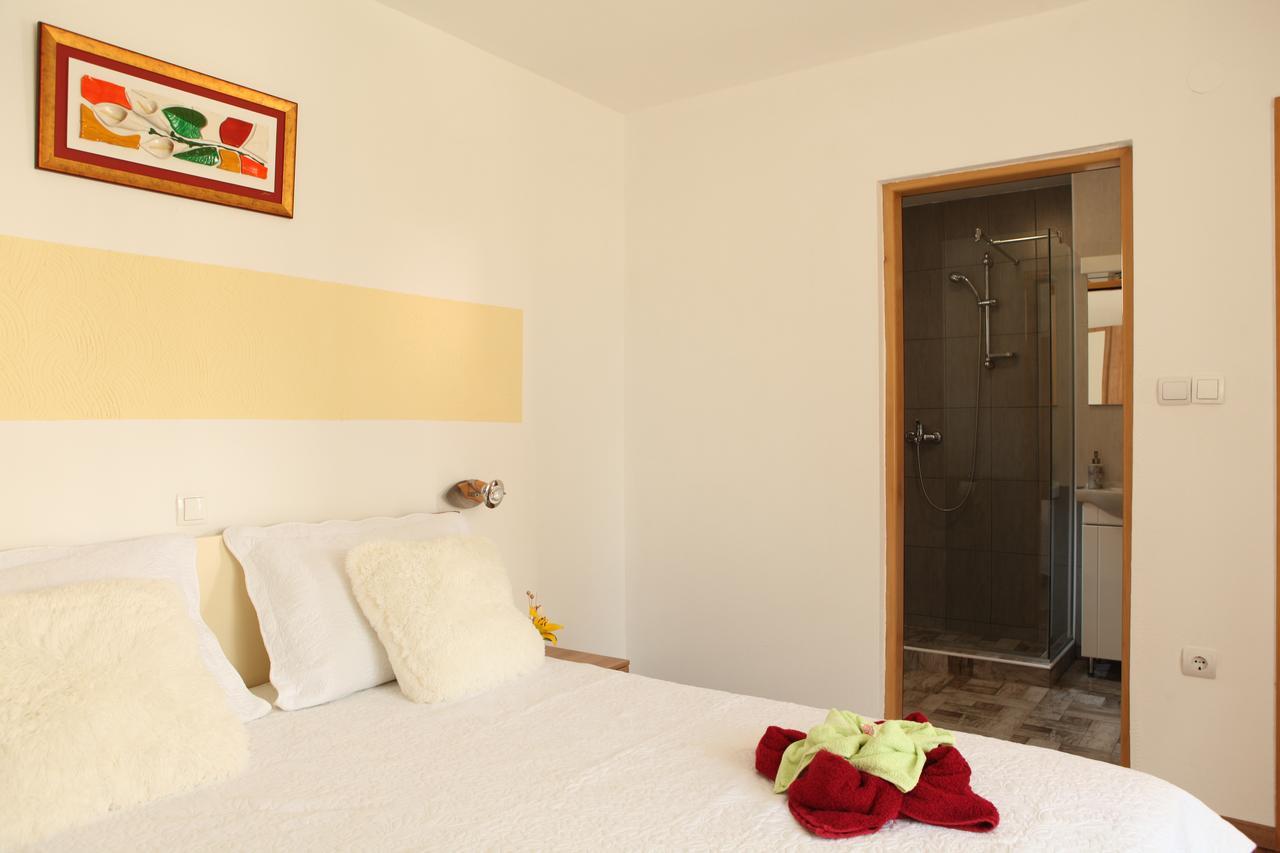 Vrhovine Guesthouse Samolov מראה חיצוני תמונה