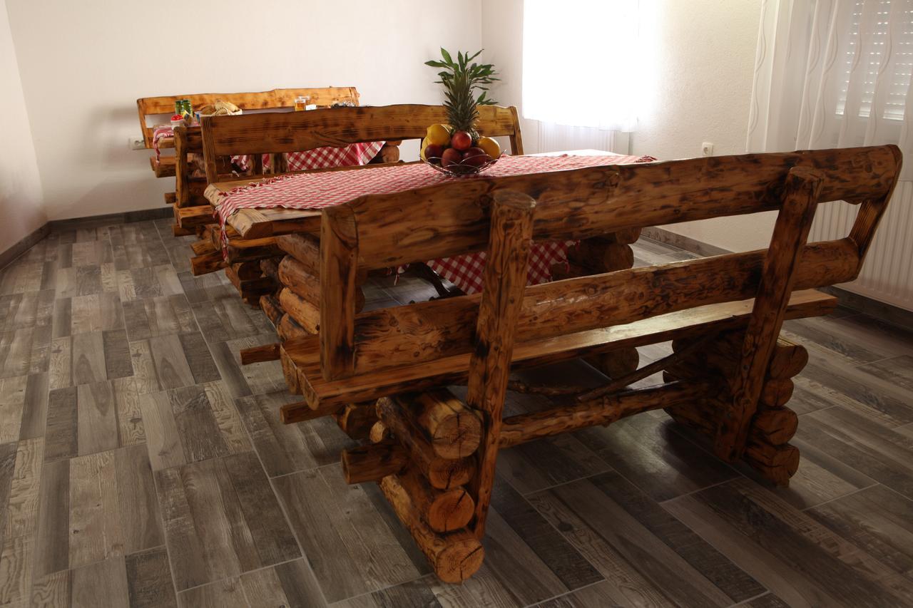Vrhovine Guesthouse Samolov מראה חיצוני תמונה