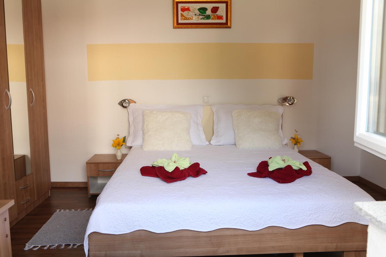 Vrhovine Guesthouse Samolov מראה חיצוני תמונה