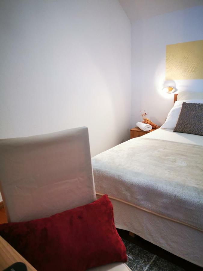 Vrhovine Guesthouse Samolov מראה חיצוני תמונה