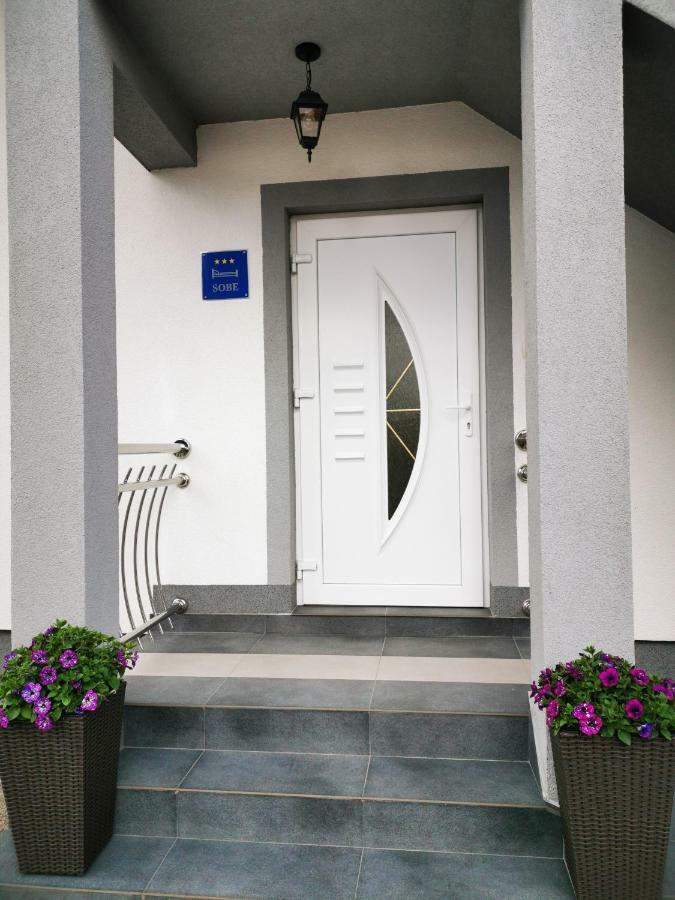Vrhovine Guesthouse Samolov מראה חיצוני תמונה