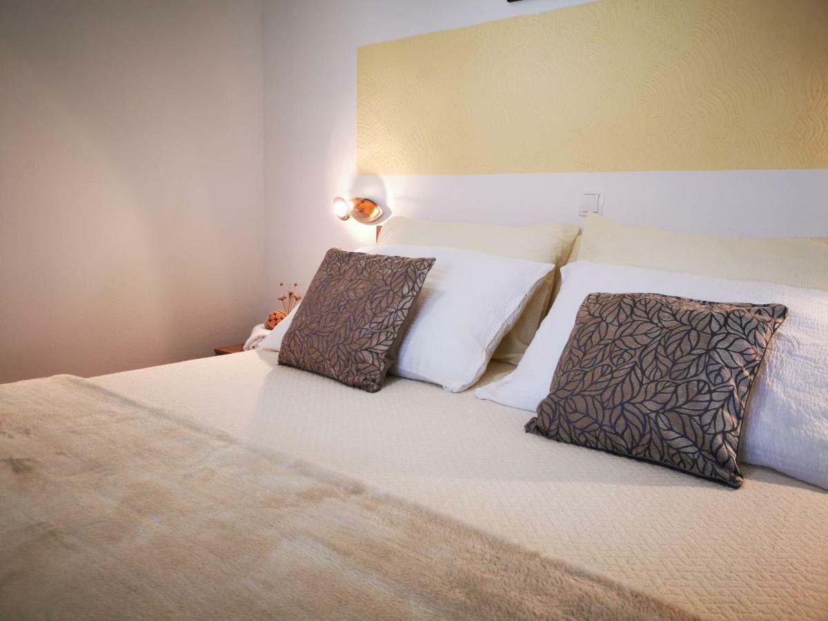 Vrhovine Guesthouse Samolov מראה חיצוני תמונה