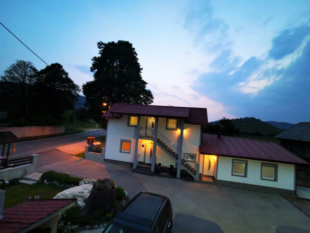 Vrhovine Guesthouse Samolov מראה חיצוני תמונה